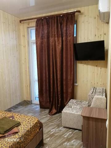 Двухместный номер с двуспальной кроватью и дополнительной кроватью в Гостевом доме Гостевой дом Орхидея